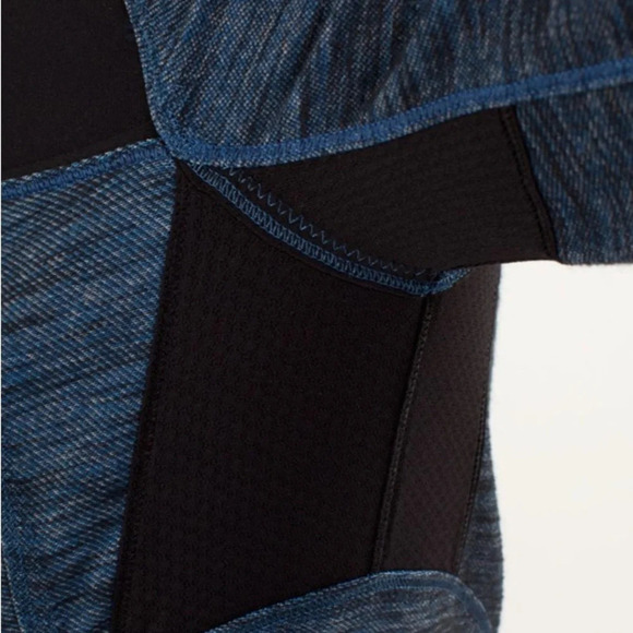 Lululemon Forme Jacket
Reversible Slub Denim Limitless Blue / Black - Picture 6 of 9